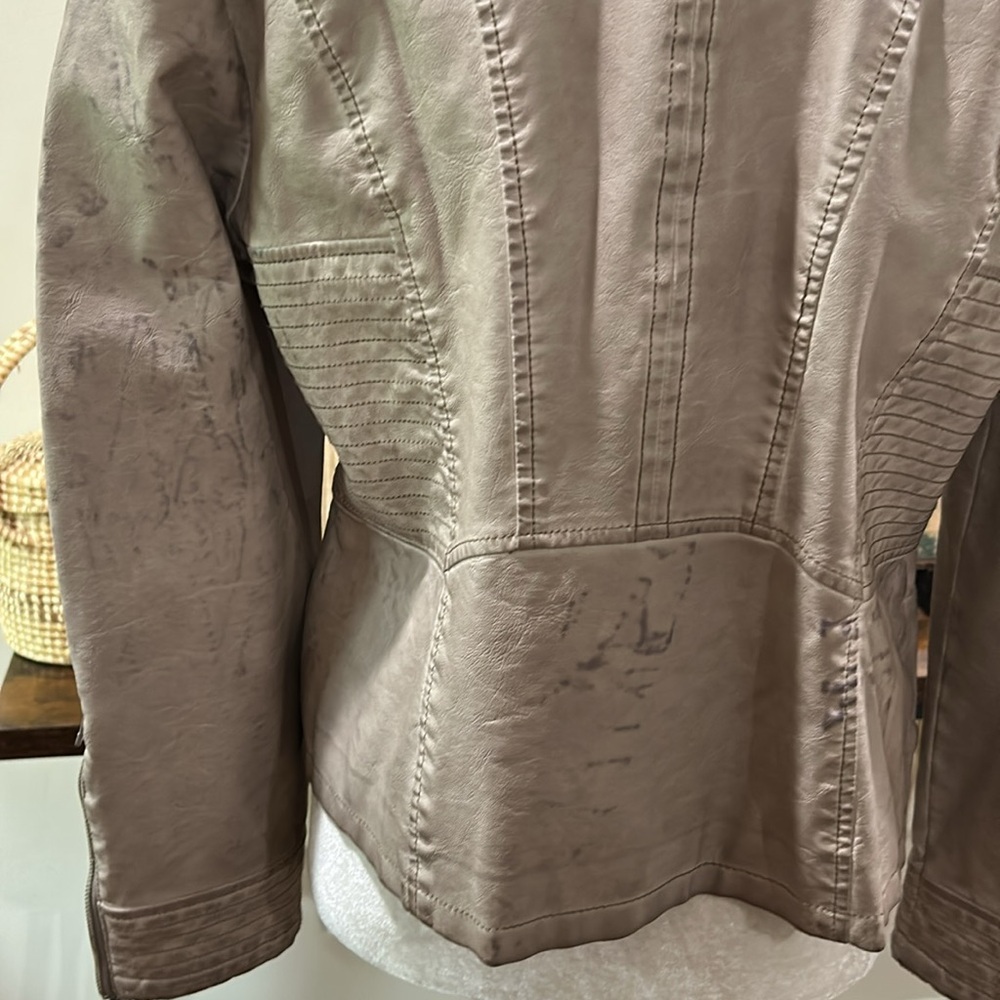 GRUNGE/Distressed Faux Leather - Picture 8 of 16